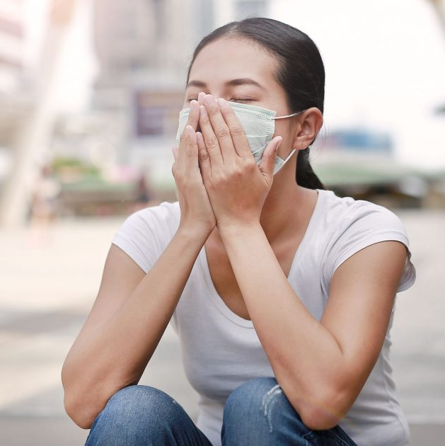 Is the haze giving you sore throat, dry eyes or itchy skin? Doctors answer pressing questions about the effects of haze on our health.